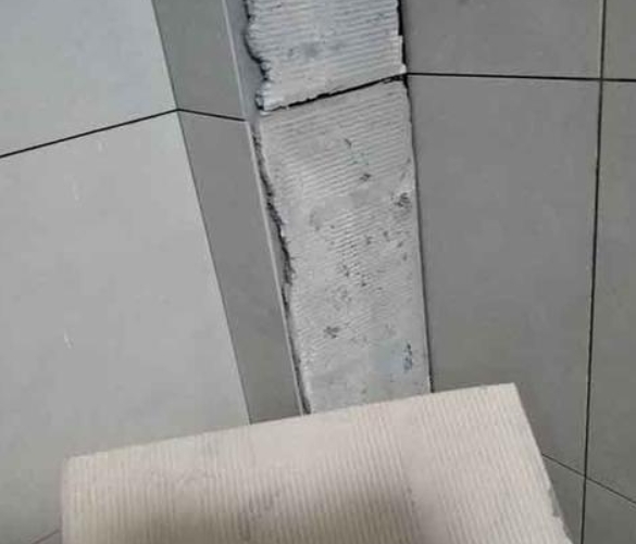 华亭瓷砖空鼓维修公司分享下厨房瓷砖脱落的补救措施。